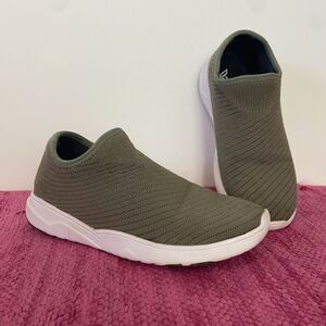 Vessi Cityscape Waterproof Slip On Knit Sneakers Olive Green Size 7